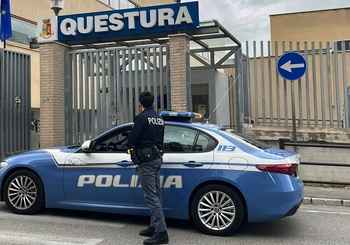 Ancona: insultano e minacciano i poliziotti, 2 arrestati