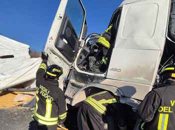 Duino Aurisina incidente stradale con mezzi pesanti